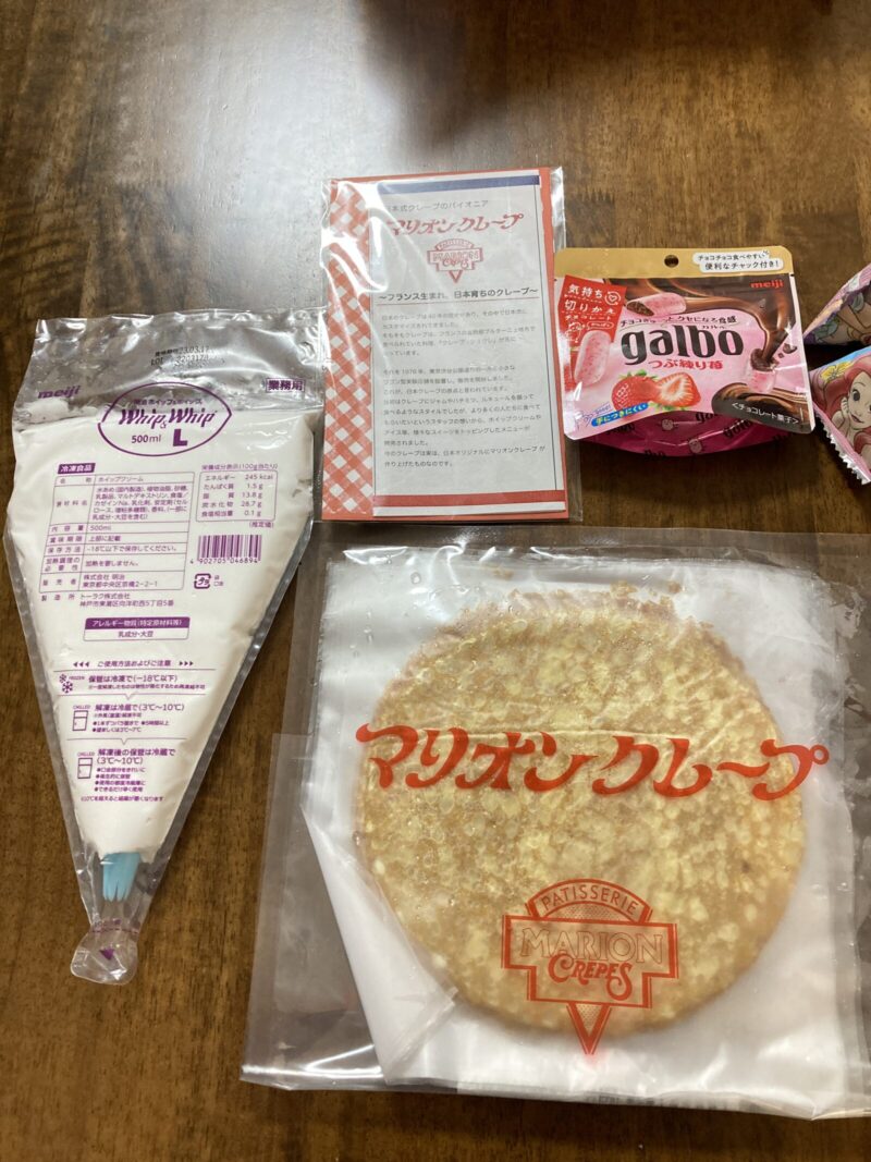 マリオンクレープ パーティーセット クレープ生地10枚&ホイップクリーム1本セットの内容物