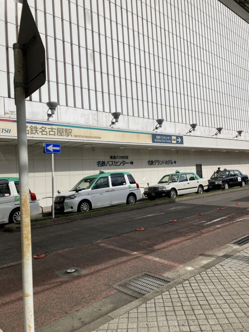 名古屋駅構内から見た名鉄バスセンターがあるビル