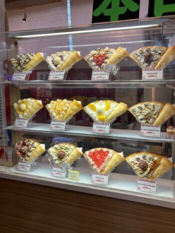 マリオンクレープ大阪パンジョ店のショーケース1
